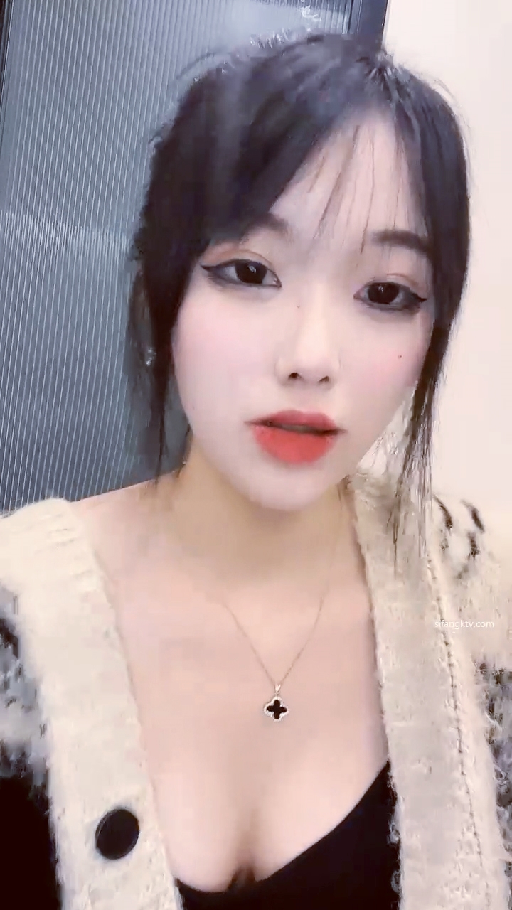 【禁漫直播】楚妹r模特身材直接全裸热舞~骚弄舞姿~极致诱惑,一字马奶子抖得大力这么美哪个男人不爱!